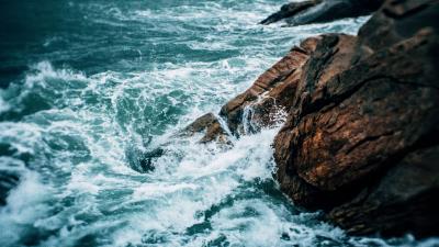 Water rock waves 4k wallpaper