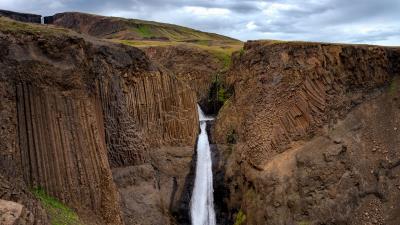 Waterfall break flow 4k wallpaper