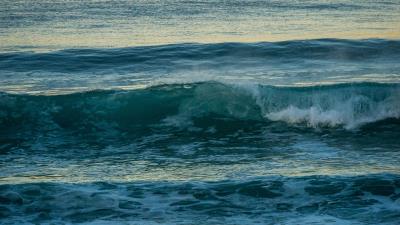 Waves ripples spray 4k wallpaper