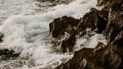 Waves rocks sea 4k wallpaper