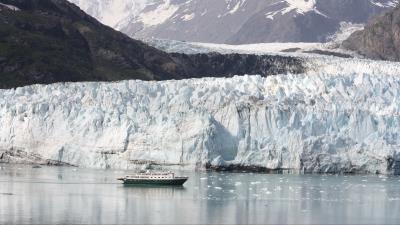 Alaska glacier bay ship 4k wallpaper