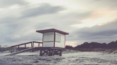 Beach building sand 4k wallpaper