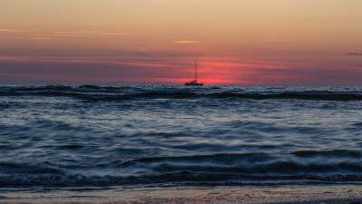 Boat horizon sea 4k wallpaper