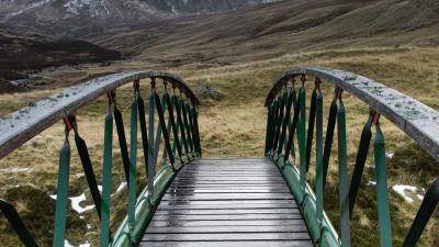 Bridge mountains fog pic 4k wallpaper