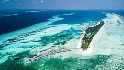 Bungalow aerial view ocean 4k wallpaper