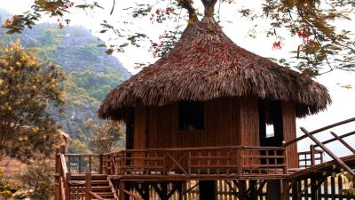 Bungalow hut lake 4k wallpaper