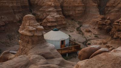 Canyon valley building 4k wallpaper