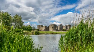 Castle lake stones 4k wallpaper