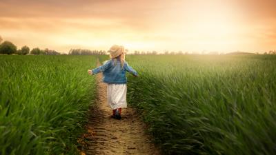 Child field grass 4k wallpaper