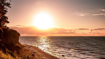 Coast sun stairs 4k wallpaper