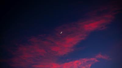 Crescent moon sky 4k wallpaper