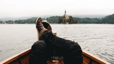 Feet boat travel 4k wallpaper