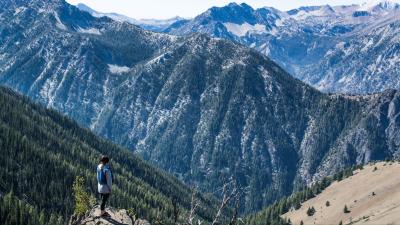 Girl mountains freedom loneliness 4k wallpaper