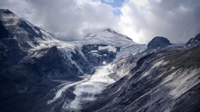 Glacier mountain fog 4k wallpaper