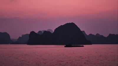 Hill rocks sea 4k wallpaper