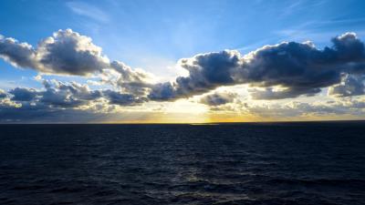 Horizon water rays 4k wallpaper