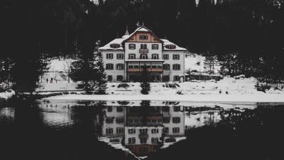 House lake mountains 4k wallpaper