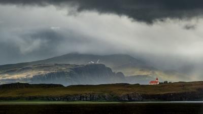 House mountains fog 4k wallpaper