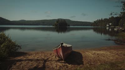 Lake boat shore 4k wallpaper