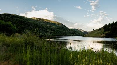 Lake grass hill 4k wallpaper