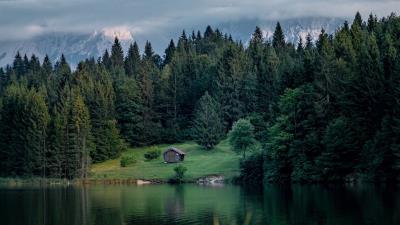 Lake lawn house 4k wallpaper