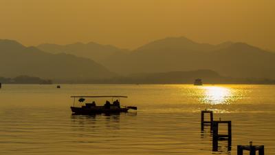 Lake sunset boat image 4k wallpaper