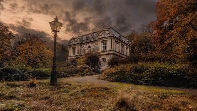 Lantern the house cloudy 4k wallpaper