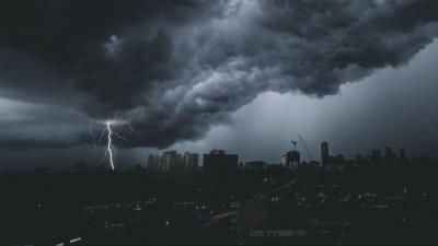 Lightning glow city 4k wallpaper