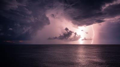 Lightning sea horizon 4k wallpaper