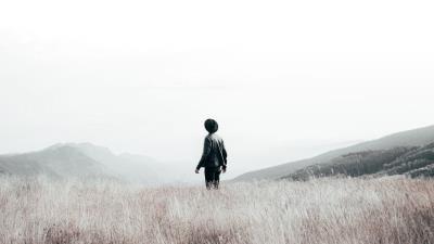 Loneliness field hat 4k wallpaper