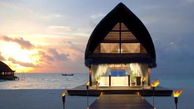 Maldives beach tropical sea sand bungalows 4k wallpaper