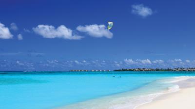 Maldives ocean parasailing paragliding 4k wallpaper