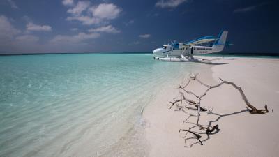Maldives plane coast sna 4k wallpaper