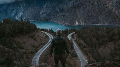 Man mountains lake 4k wallpaper