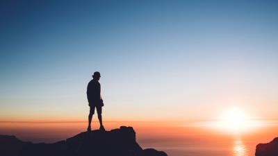 Man rock sea horizon 4k wallpaper