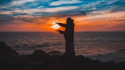 Man sunset sun sea 4k wallpaper