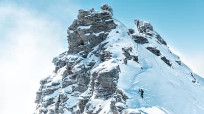 Mountain peak climber 4k wallpaper