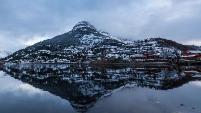 Mountains lake reflection fog 4k wallpaper