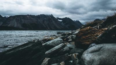 Mountain stones water 4k wallpaper