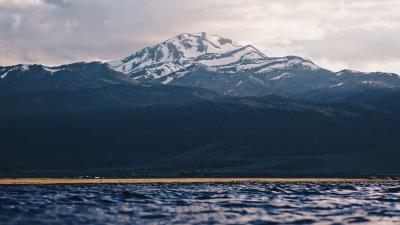 Mountain water blur 4k wallpaper