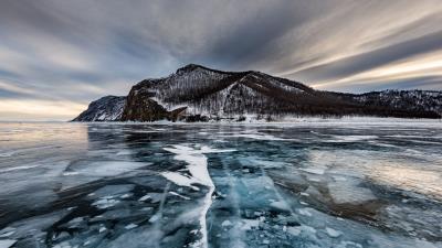 Olkhon island ice lake 4k wallpaper