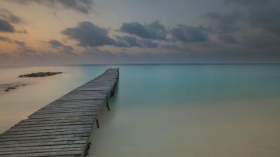 Pier coast sand 4k wallpaper