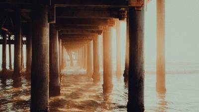 Pier tunnel waves 4k wallpaper