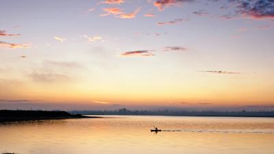 River boat dusk 4k wallpaper