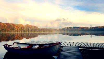 River dock 4k wallpaper