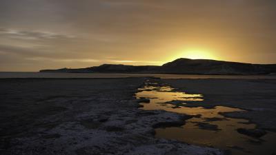 River mountains sunset 4k wallpaper