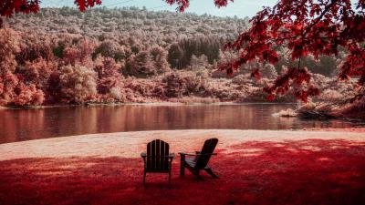 River shore chairs 4k wallpaper