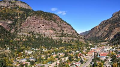 Road buildings mountains 4k wallpaper