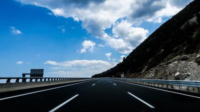 Road mountains marking route 4k wallpaper