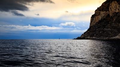 Rock sea waves 4k wallpaper